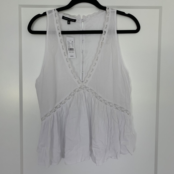 Kendall and Kylie tee - Picture 2 of 3